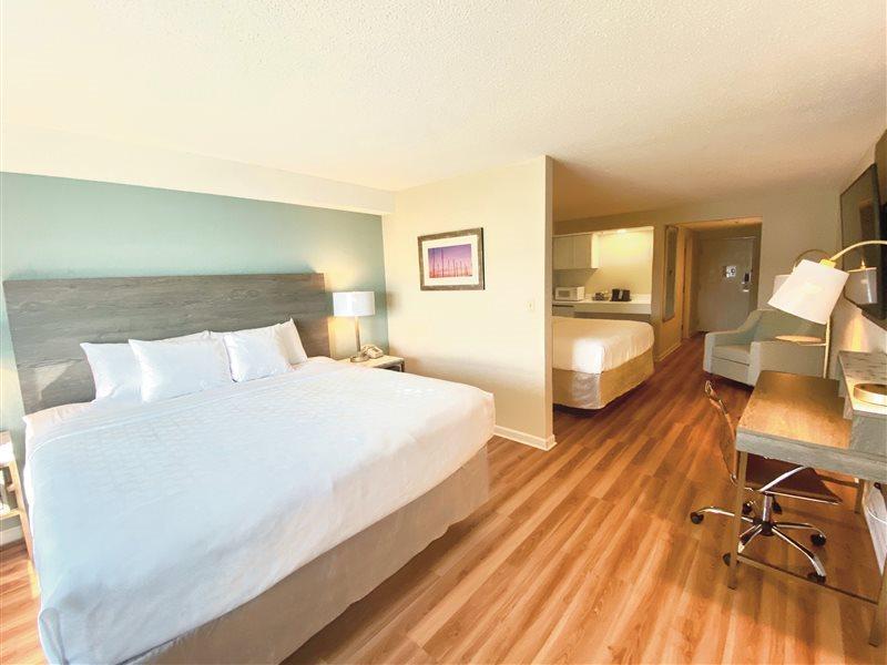Comfort Inn At Newport Beach Мидлтаун Экстерьер фото