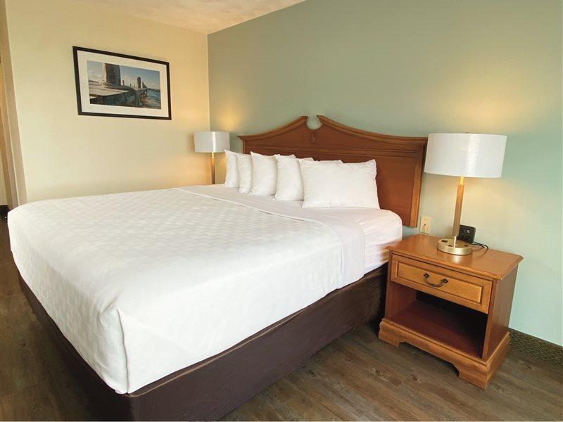 Comfort Inn At Newport Beach Мидлтаун Экстерьер фото