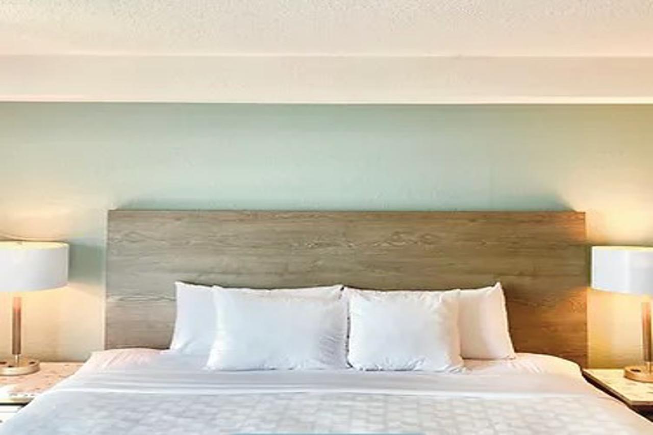 Comfort Inn At Newport Beach Мидлтаун Экстерьер фото