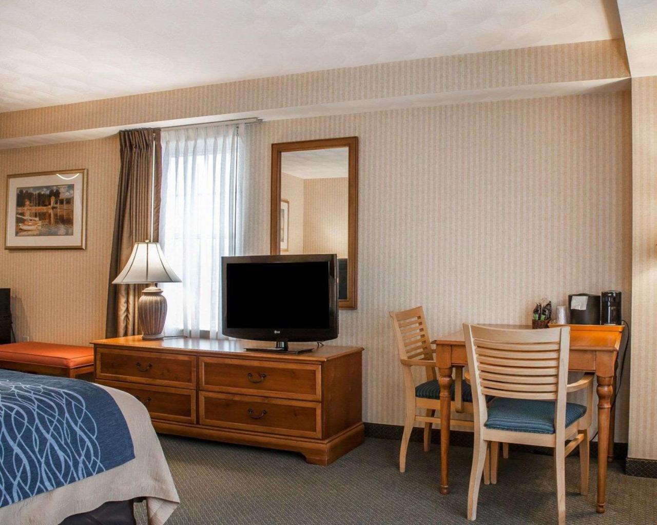 Comfort Inn At Newport Beach Мидлтаун Экстерьер фото