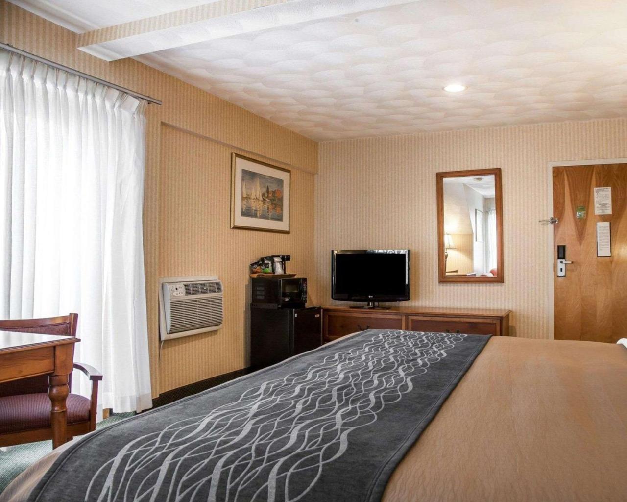 Comfort Inn At Newport Beach Мидлтаун Экстерьер фото