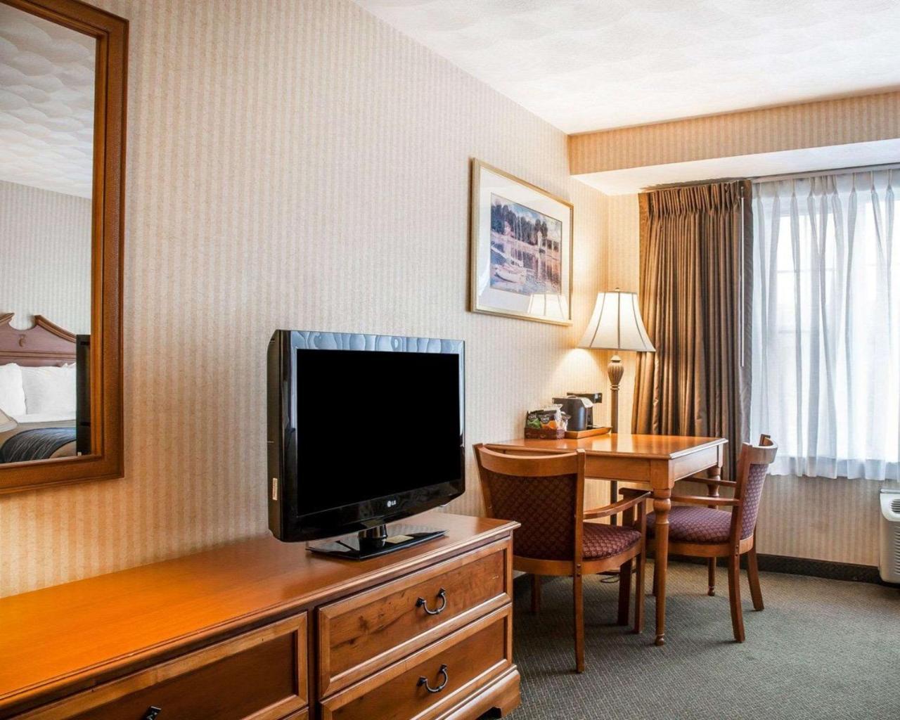 Comfort Inn At Newport Beach Мидлтаун Экстерьер фото