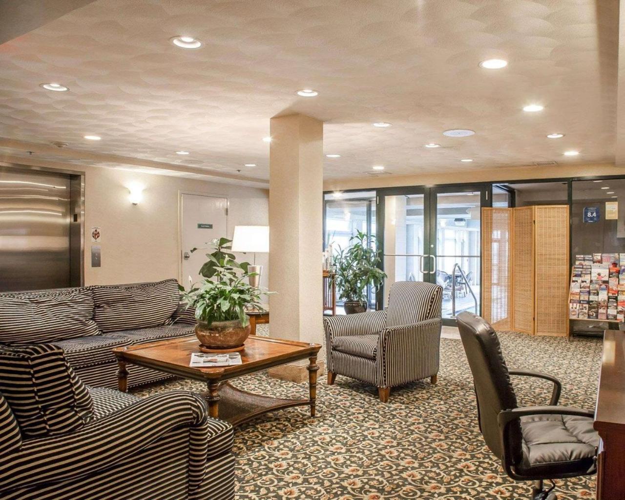 Comfort Inn At Newport Beach Мидлтаун Экстерьер фото