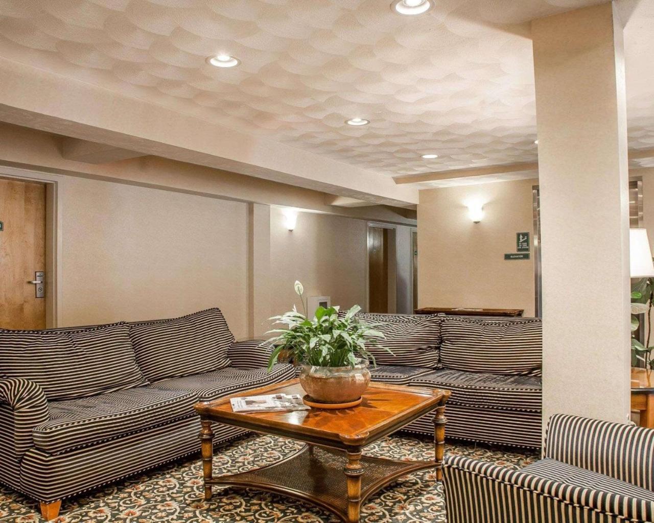 Comfort Inn At Newport Beach Мидлтаун Экстерьер фото