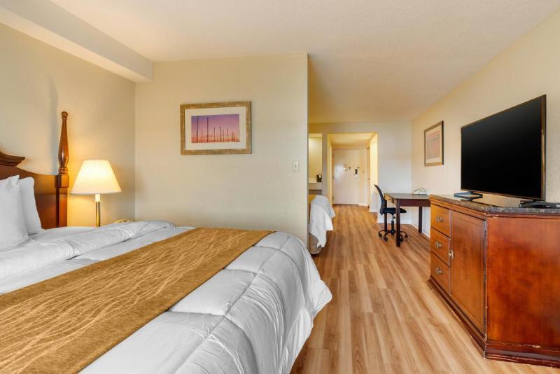 Comfort Inn At Newport Beach Мидлтаун Экстерьер фото